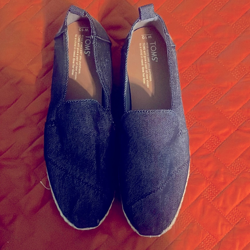 Tom’s shoes